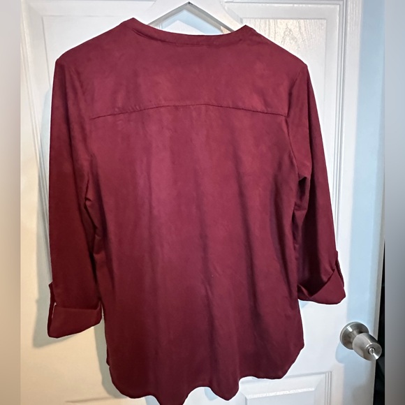 Roz & ali V-neck pull over top w/2 front pockets and 3/4 sleeves Large petite - Picture 2 of 10